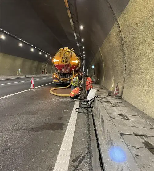 吴起隧道排水渠清淤